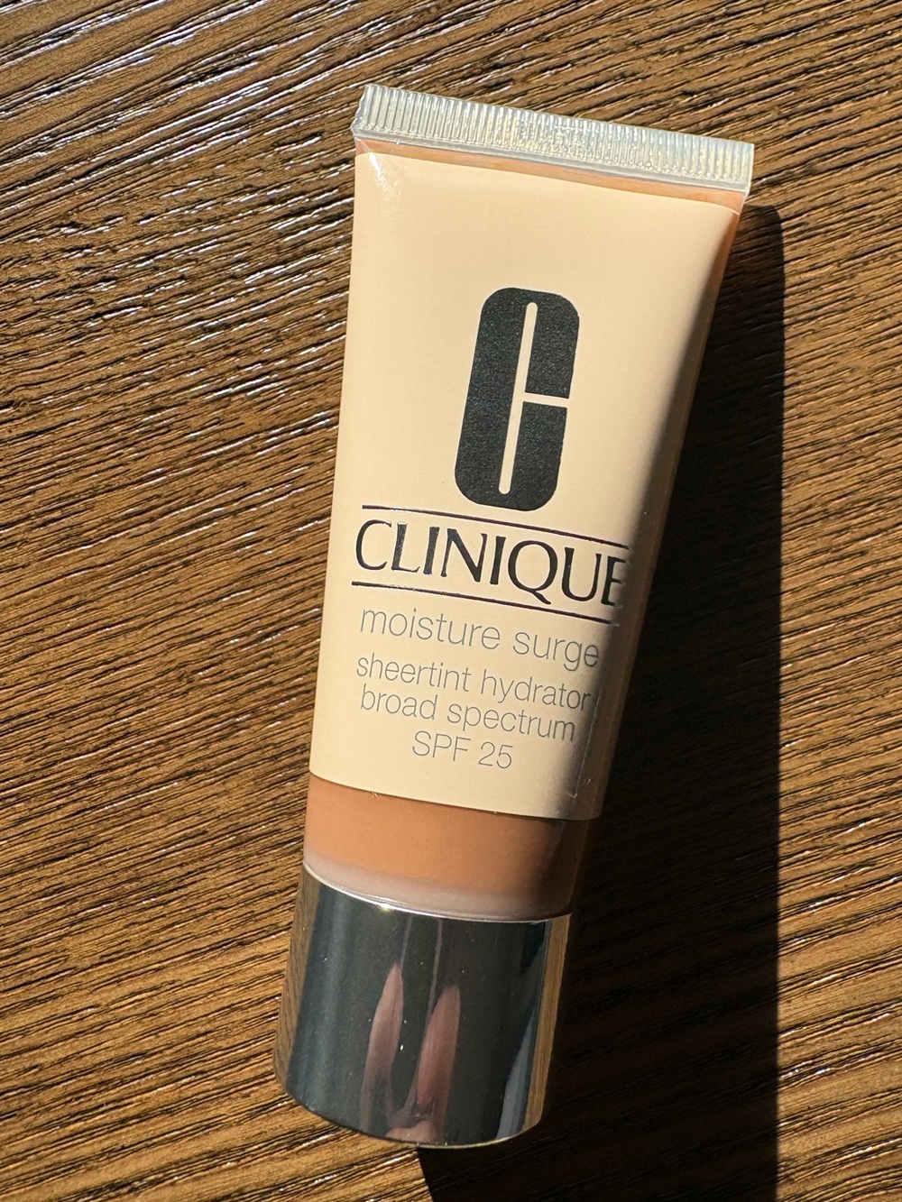 Clinique Moisture Surge Sheertint Hydrator - Universal Deep shade